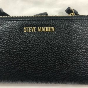 Steve Madden wristlet